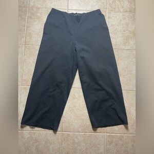 Eileen Fisher Elastic Waistband Pull On Organic Cotton Black Capri Pants, M